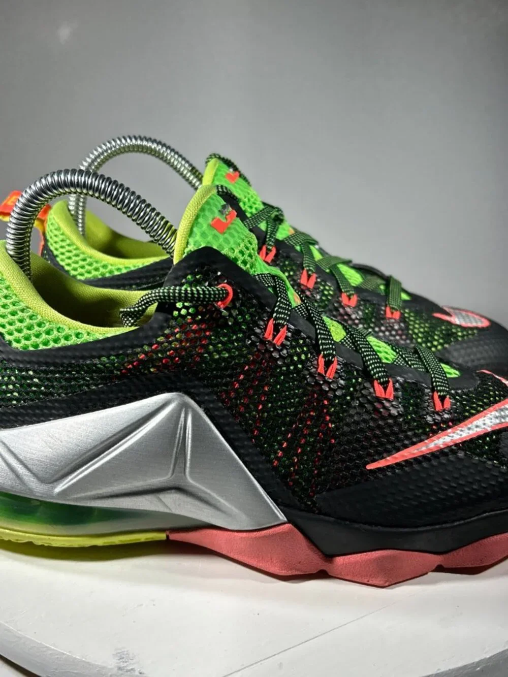 Nike Lebron XII 12 Low Basketball Shoes Boys Size 5.5 5.5Y Black Green Sneakers